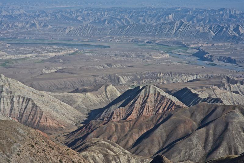 Вид с перевала Кара-Коо (Нарынская область, путь от села Ак-Тал к Казарману)