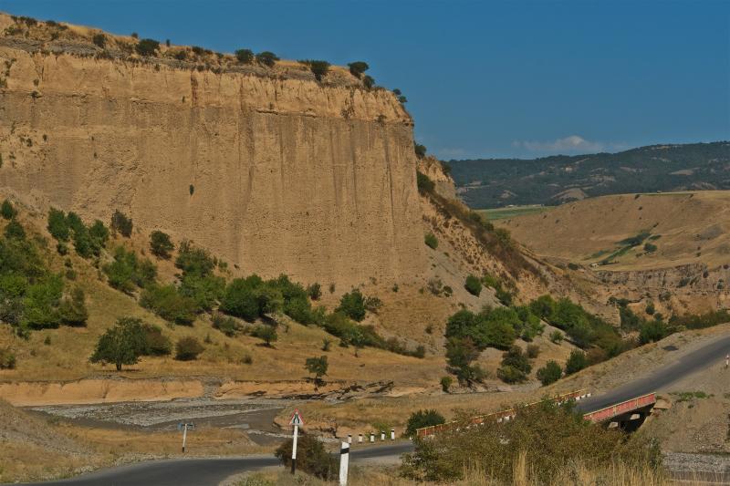 Дорога из Джалал-Абада на восток, в сторону пос. Казарман
