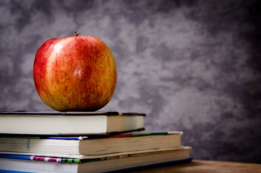 apple-education-school-knowledge-60583